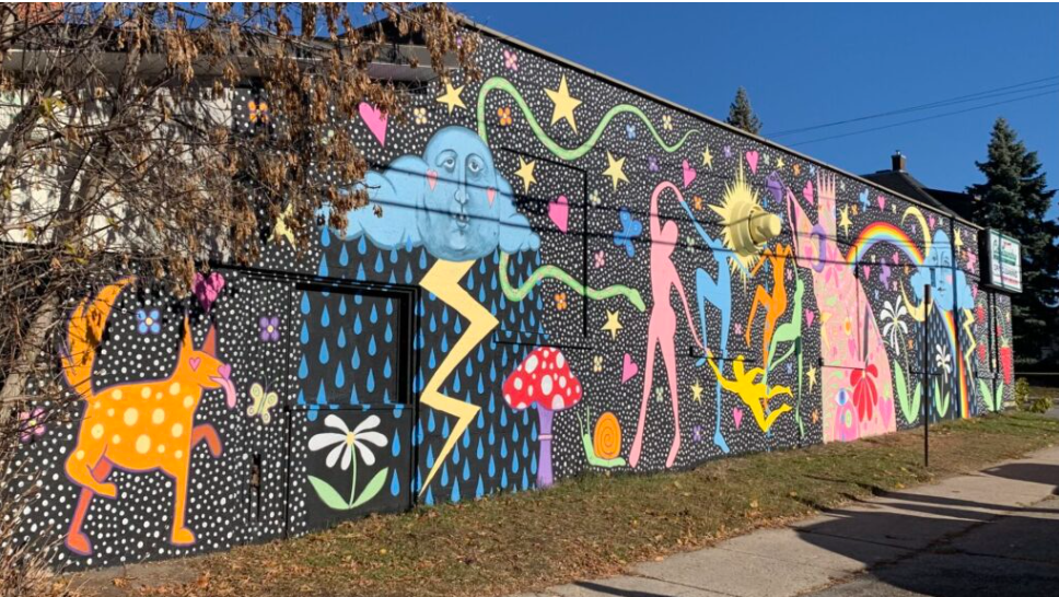 Community welcomes new mural